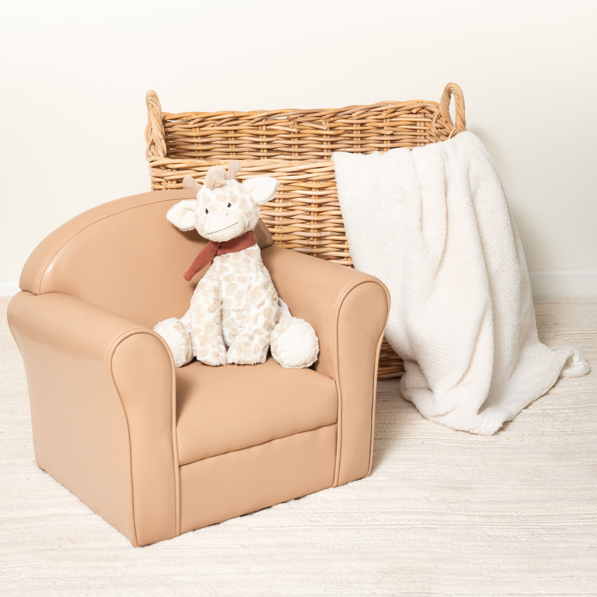 Fauteuil club taupe – Image 3